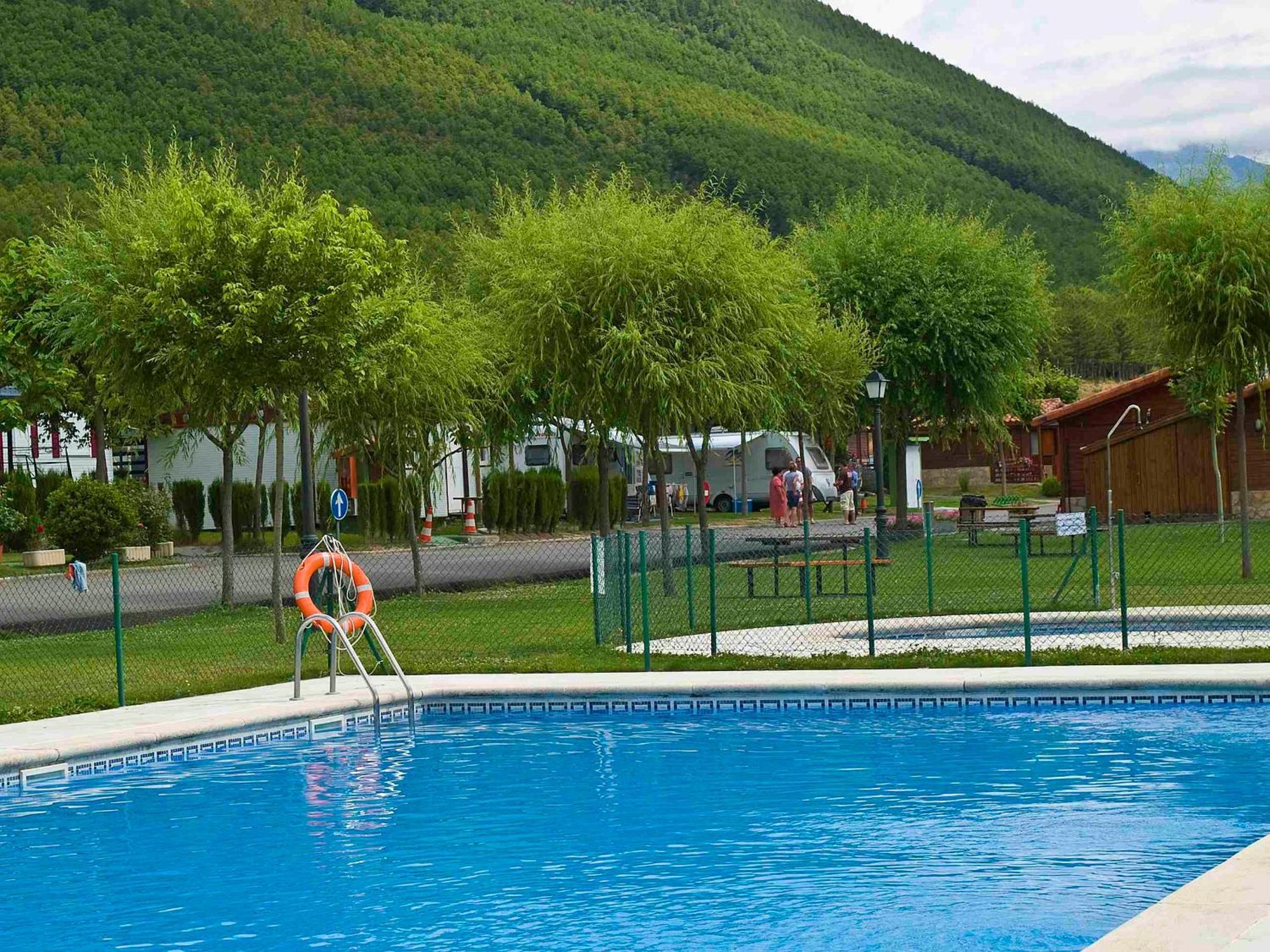 Camping Valle De Tena Sabinanigo Exterior foto