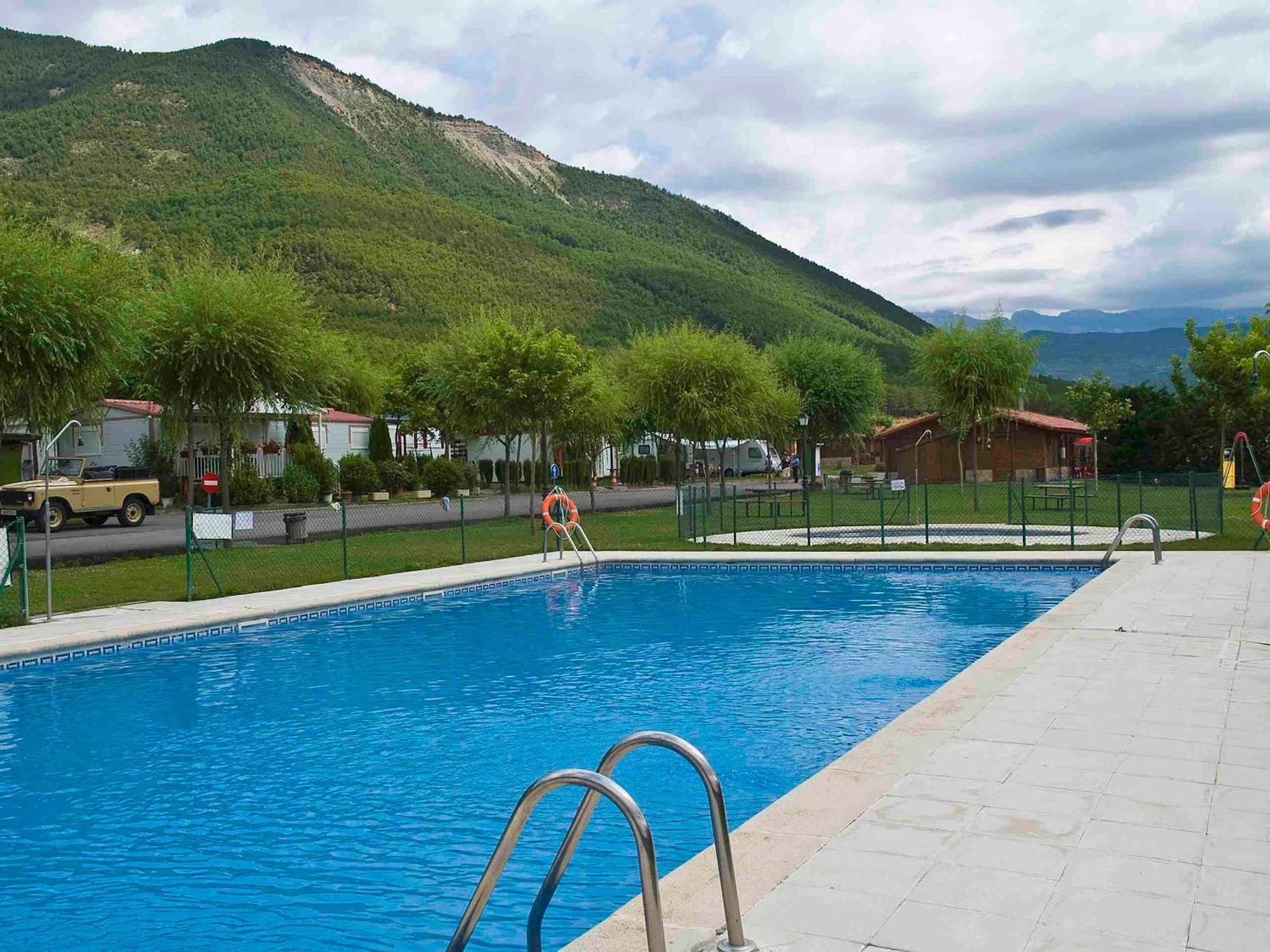 Camping Valle De Tena Sabinanigo Exterior foto